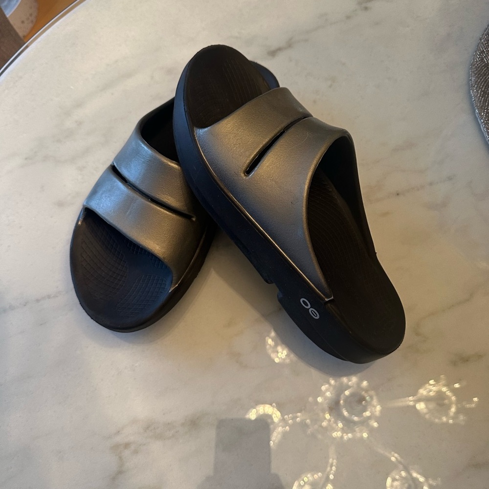 😎🤎OOFOS Latte Slides Recovery Sandals W/Cushioned Arch Support Size W-10 M-8